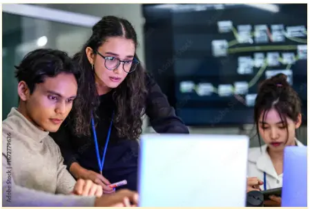 pessoa analisando dados em um computador para ilustrar texto sobre IA corporativa